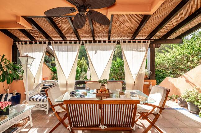 Spacieuse maison de ville près de la BEach avec piscine privée