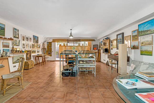 Spacieuse maison de ville près de la BEach avec piscine privée