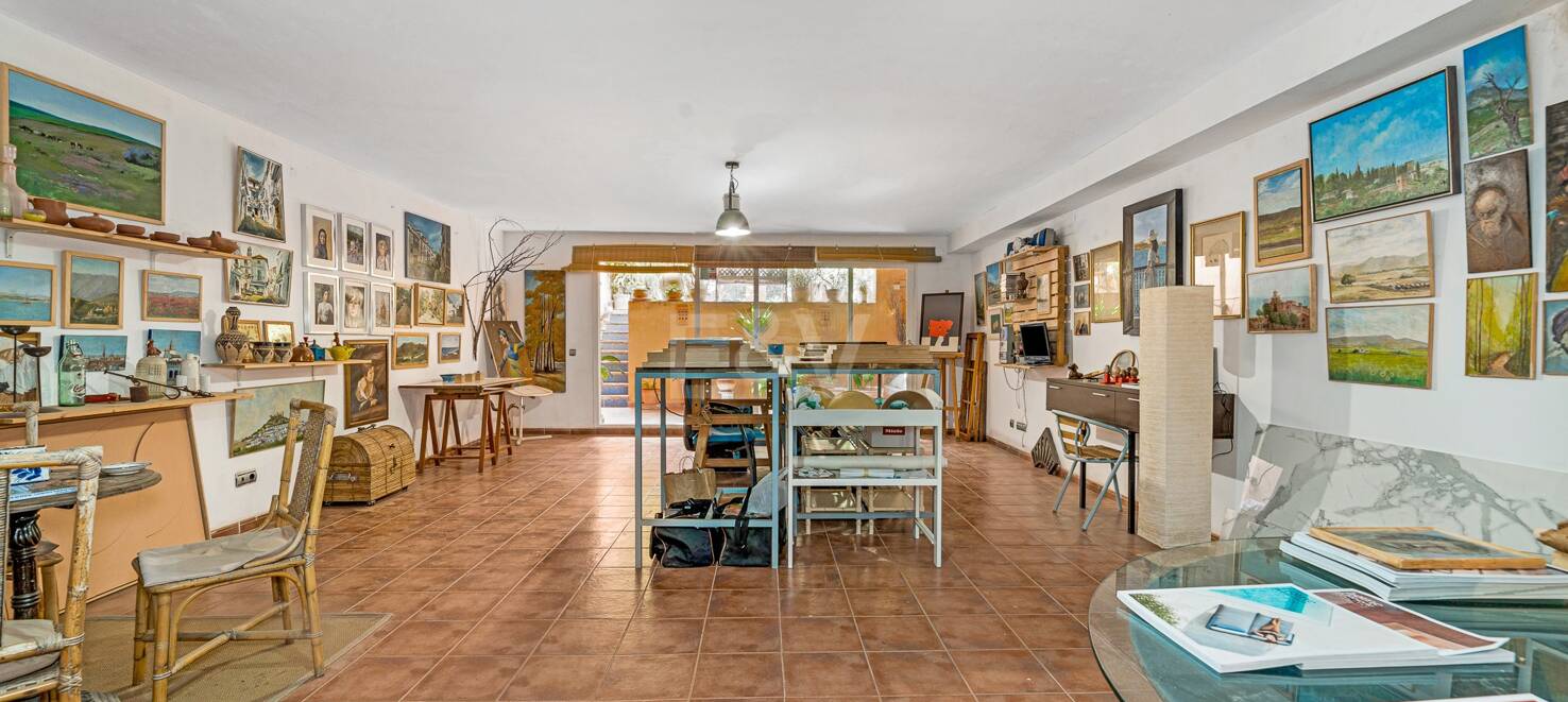 Spacious Townhouse Close to the Beach with Private Pool in Lomas de Puente Romano