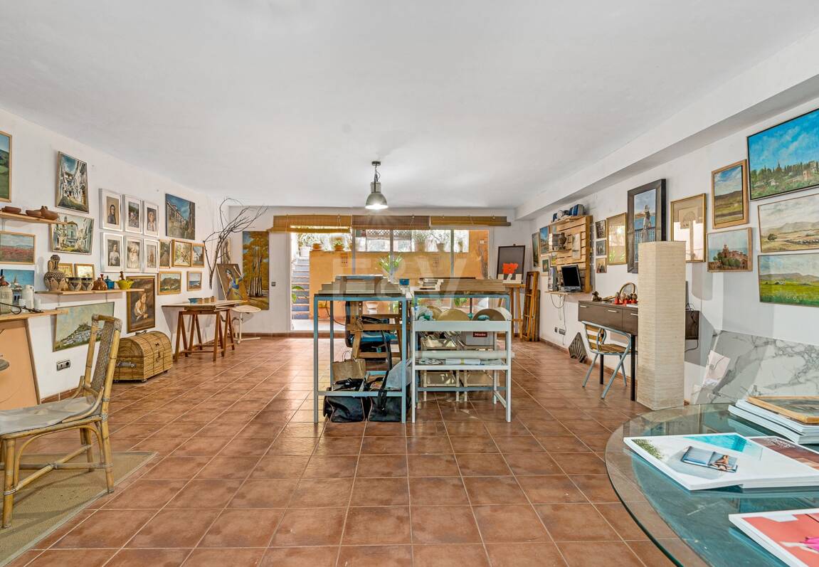 Spacieuse maison de ville près de la BEach avec piscine privée