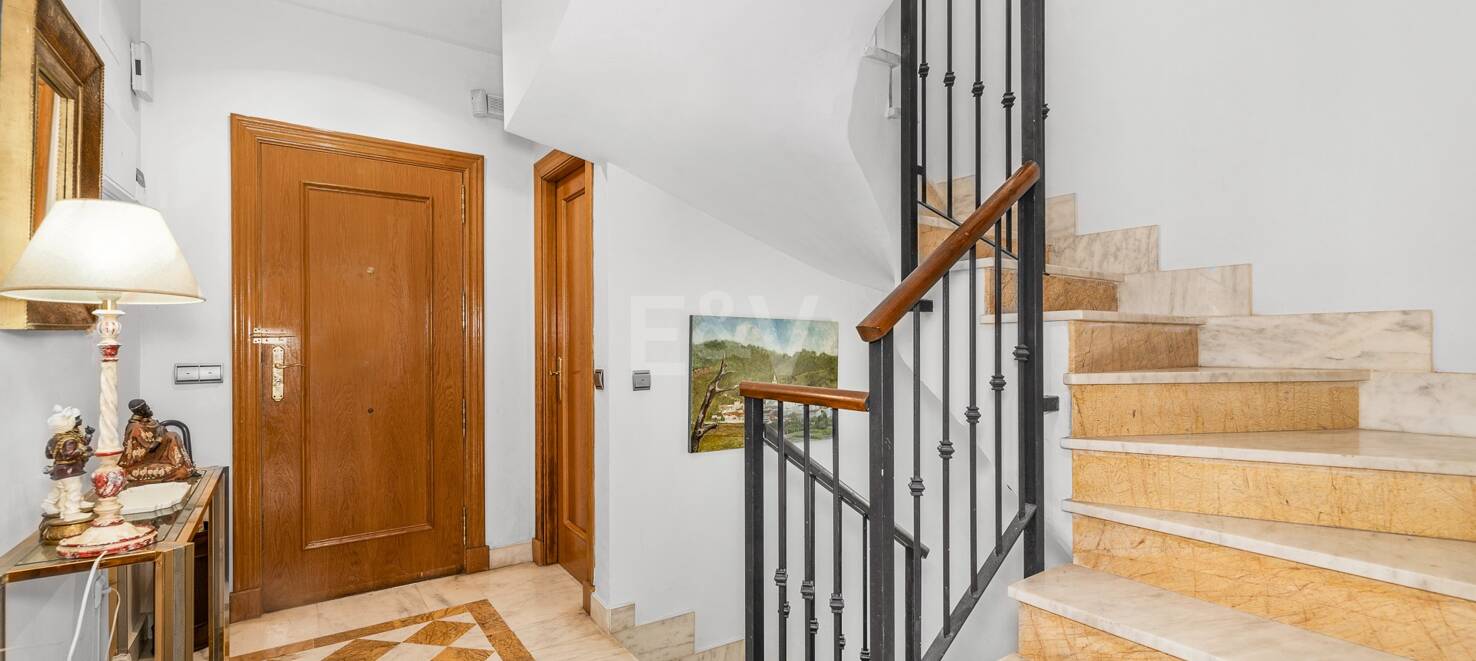 Spacious Townhouse Close to the Beach with Private Pool in Lomas de Puente Romano