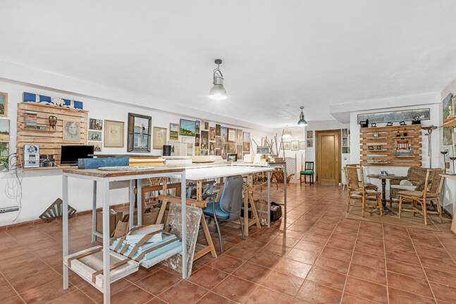 Spacieuse maison de ville près de la BEach avec piscine privée