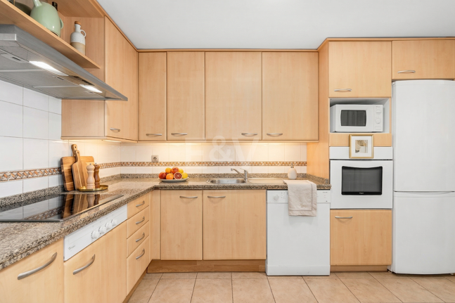 Przestronne Townhouse Blisko plaży z prywatnym basenem w Lomas de Puente Romano