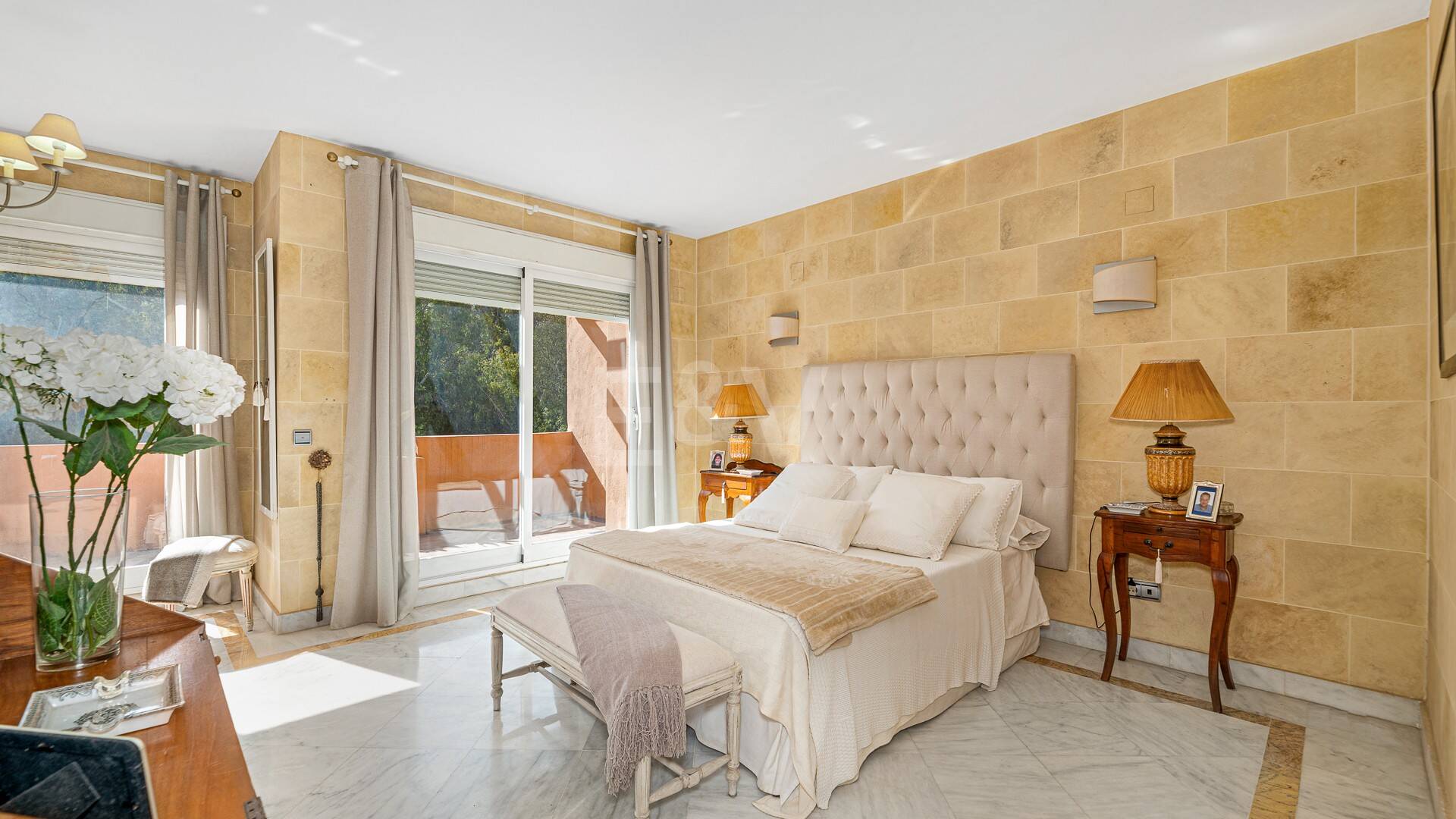 Spacieuse maison de ville près de la BEach avec piscine privée