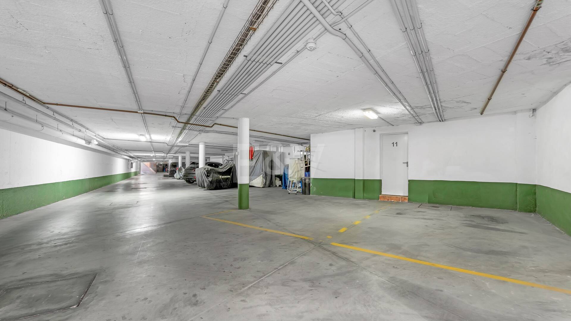 Spacieuse maison de ville près de la BEach avec piscine privée