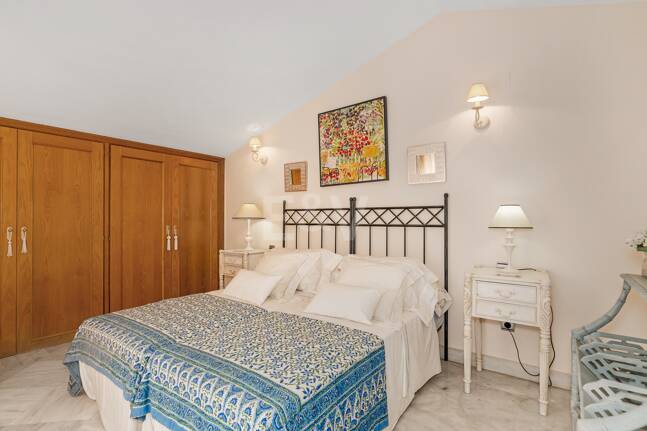 Spacieuse maison de ville près de la BEach avec piscine privée