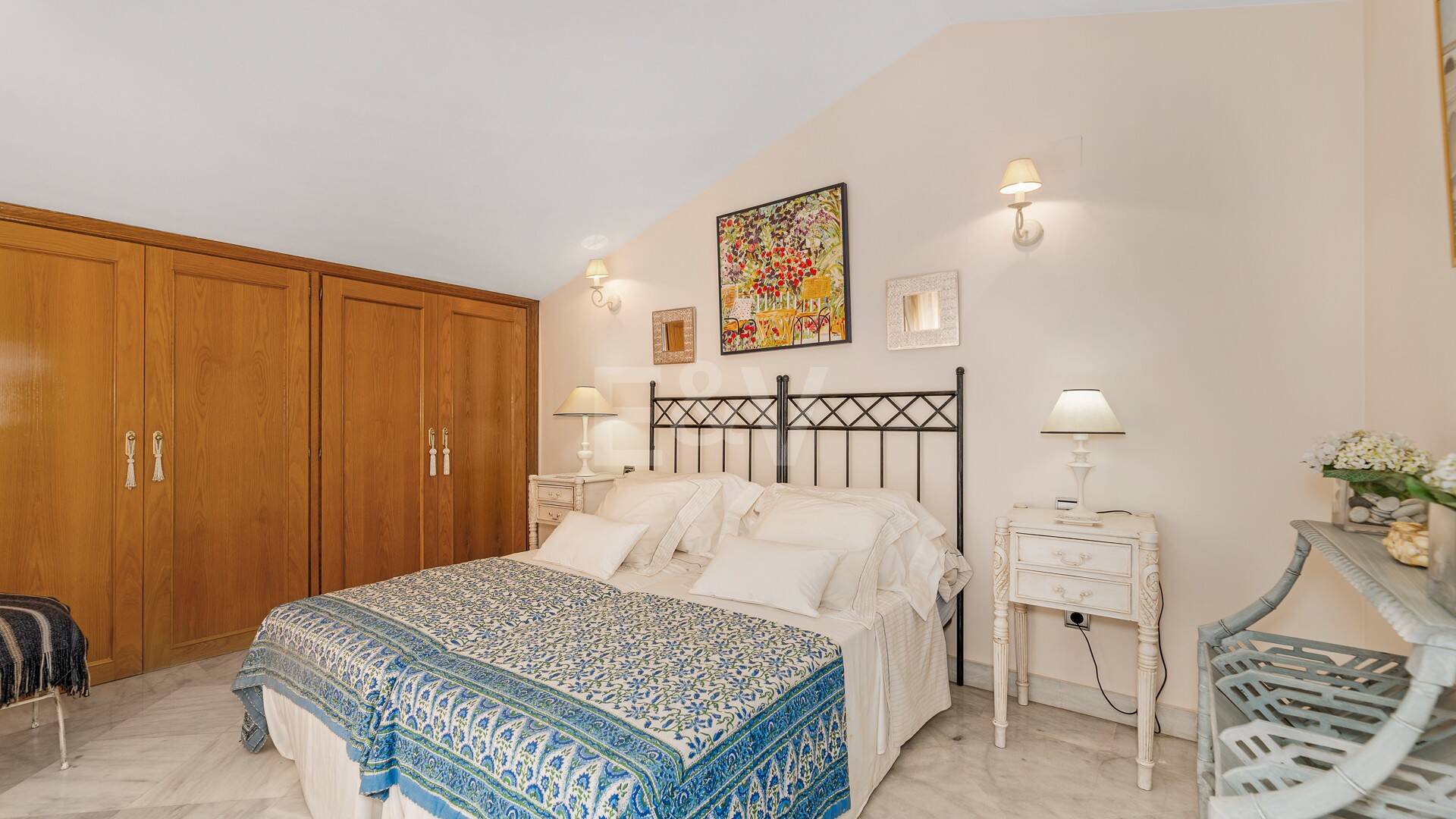 Spacieuse maison de ville près de la BEach avec piscine privée