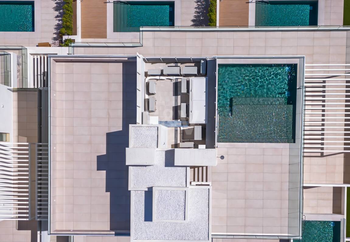 Duplex-Penthouse mit Rooftop-Plunge-Pool und Panoramablick auf das Meer