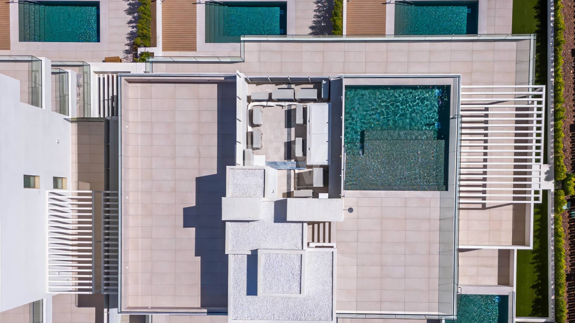 Duplex-Penthouse mit Rooftop-Plunge-Pool und Panoramablick auf das Meer