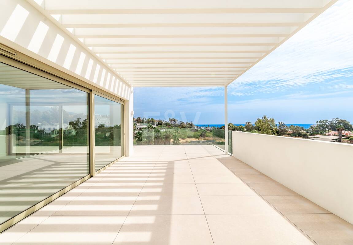 Duplex-Penthouse mit Rooftop-Plunge-Pool und Panoramablick auf das Meer