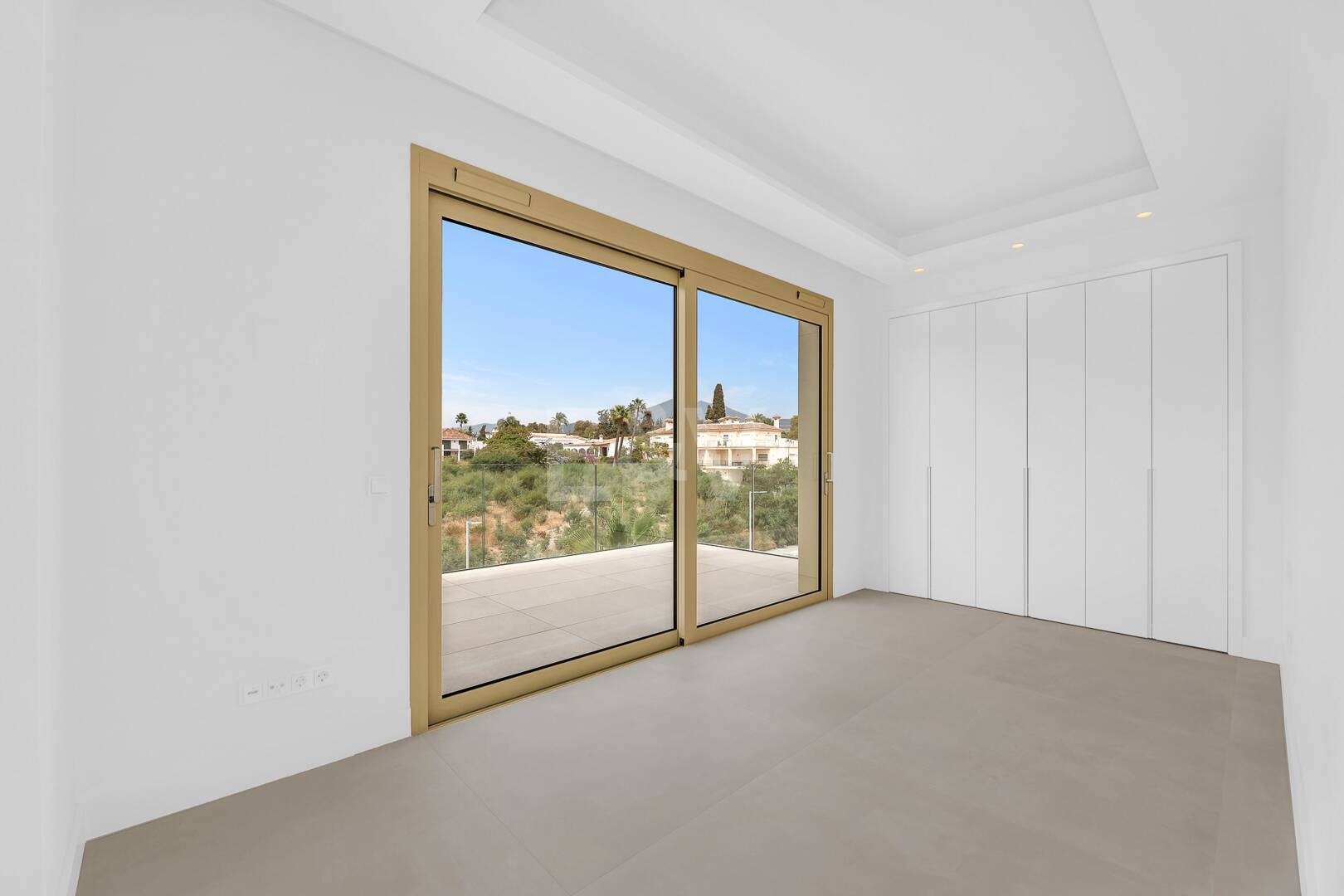 Duplex-Penthouse mit Rooftop-Plunge-Pool und Panoramablick auf das Meer