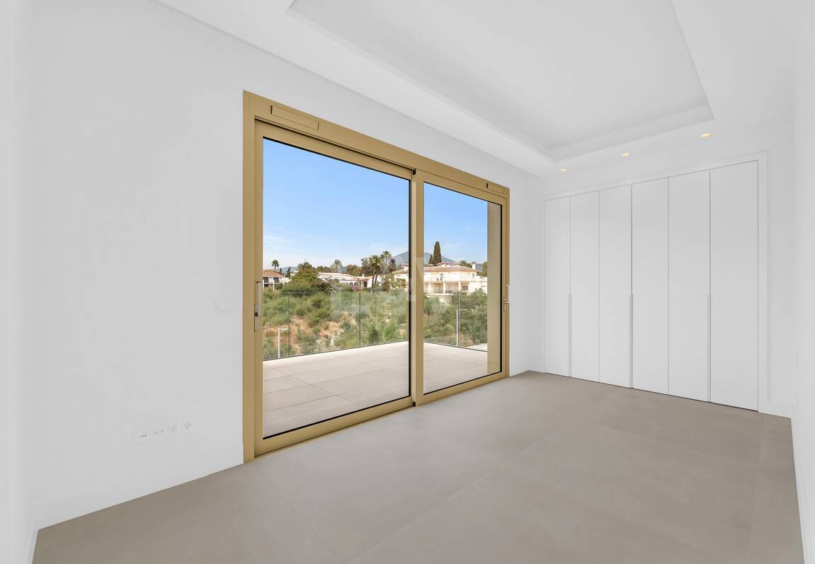 Duplex-Penthouse mit Rooftop-Plunge-Pool und Panoramablick auf das Meer