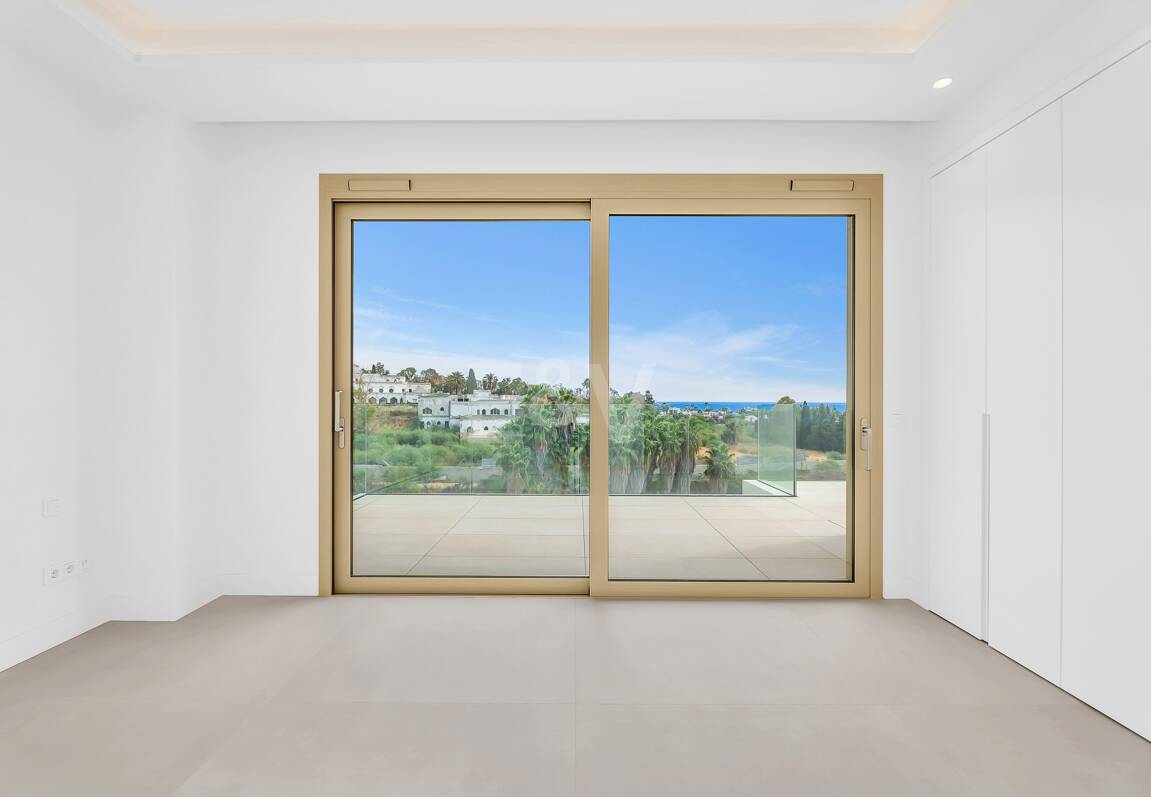 Duplex-Penthouse mit Rooftop-Plunge-Pool und Panoramablick auf das Meer