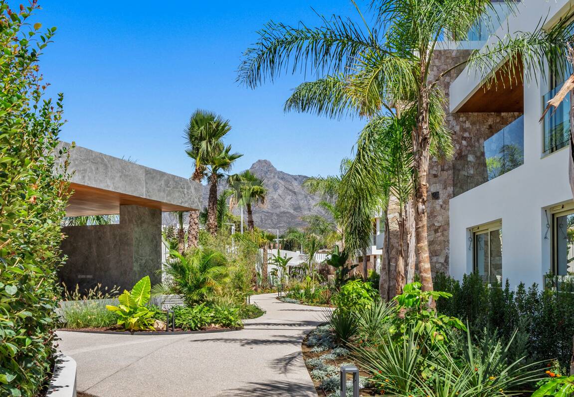 Duplex-Penthouse mit Rooftop-Plunge-Pool und Panoramablick auf das Meer