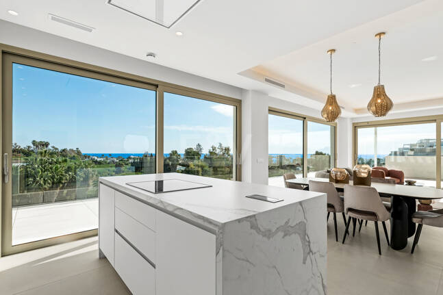 Duplex-Penthouse mit Rooftop-Plunge-Pool und Panoramablick auf das Meer