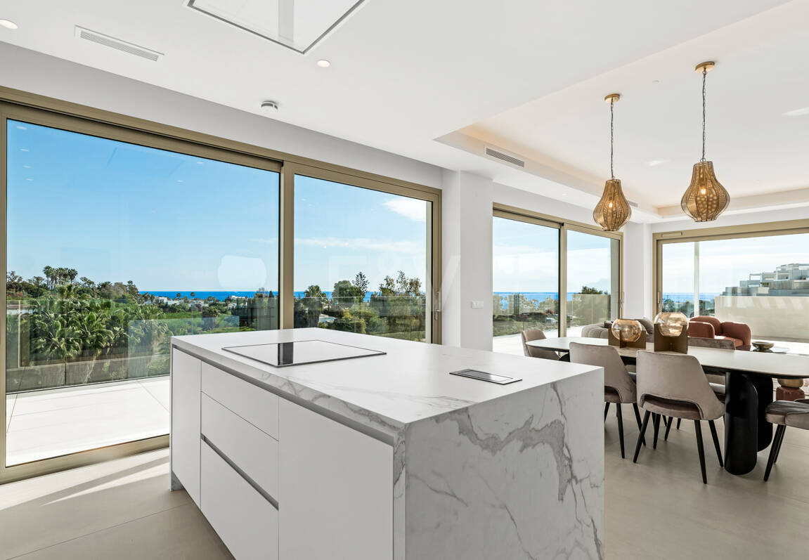 Duplex-Penthouse mit Rooftop-Plunge-Pool und Panoramablick auf das Meer