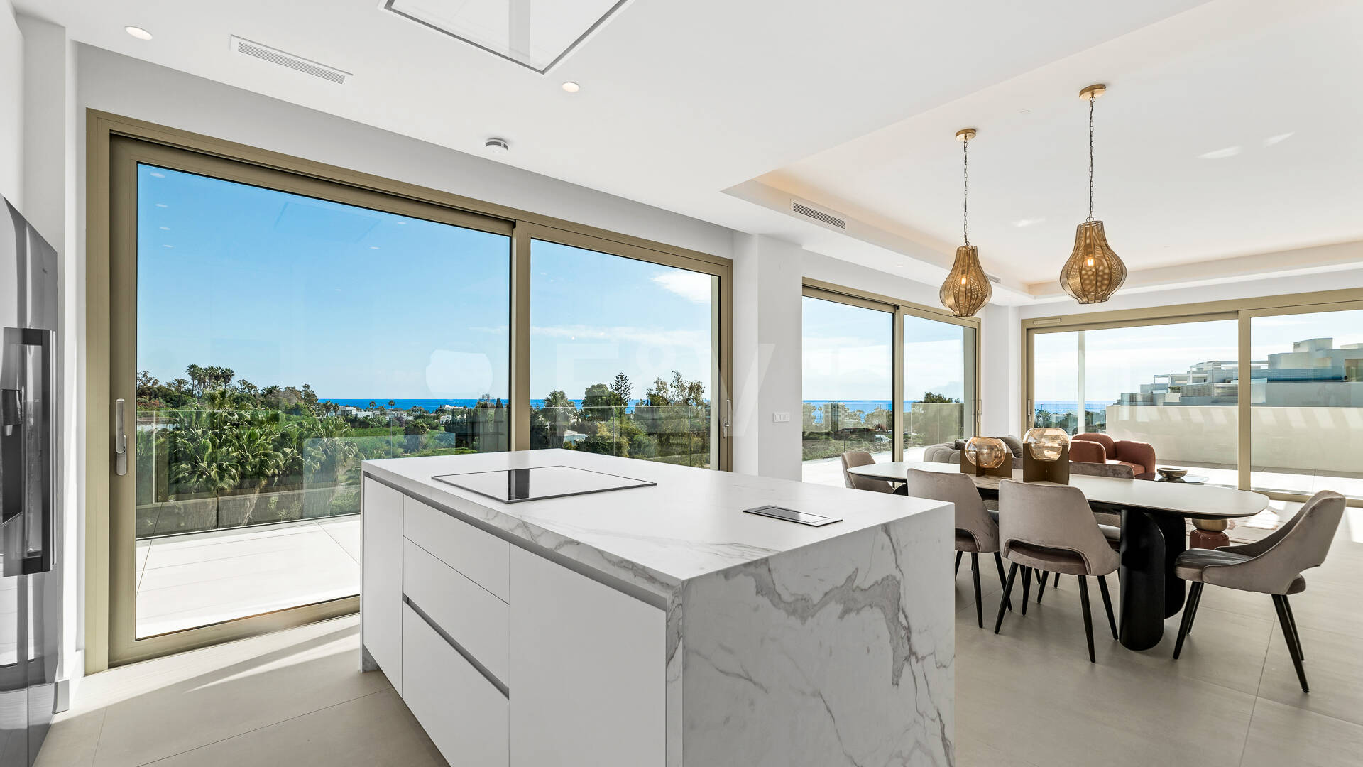 Duplex-Penthouse mit Rooftop-Plunge-Pool und Panoramablick auf das Meer