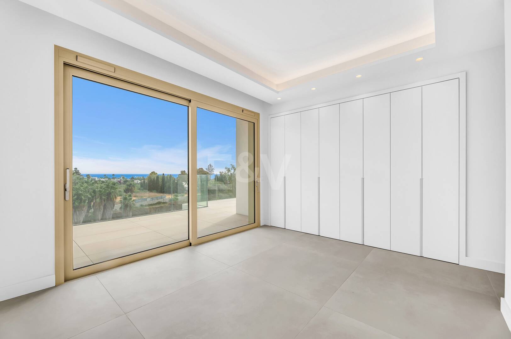 Duplex-Penthouse mit Rooftop-Plunge-Pool und Panoramablick auf das Meer