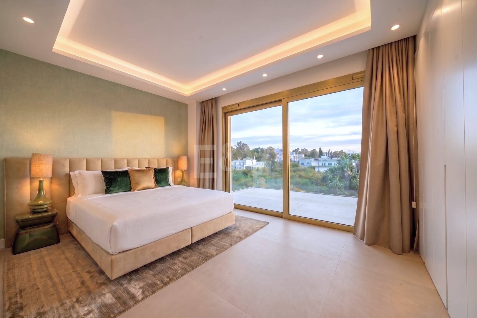 Duplex Penthouse w Benalus z Rooftop Plunge Pool i widoki na morze