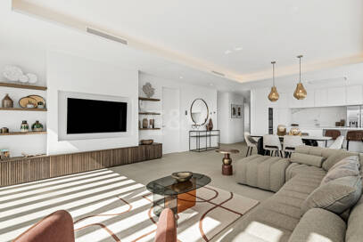 Duplex-Penthouse mit Rooftop-Plunge-Pool und Panoramablick auf das Meer