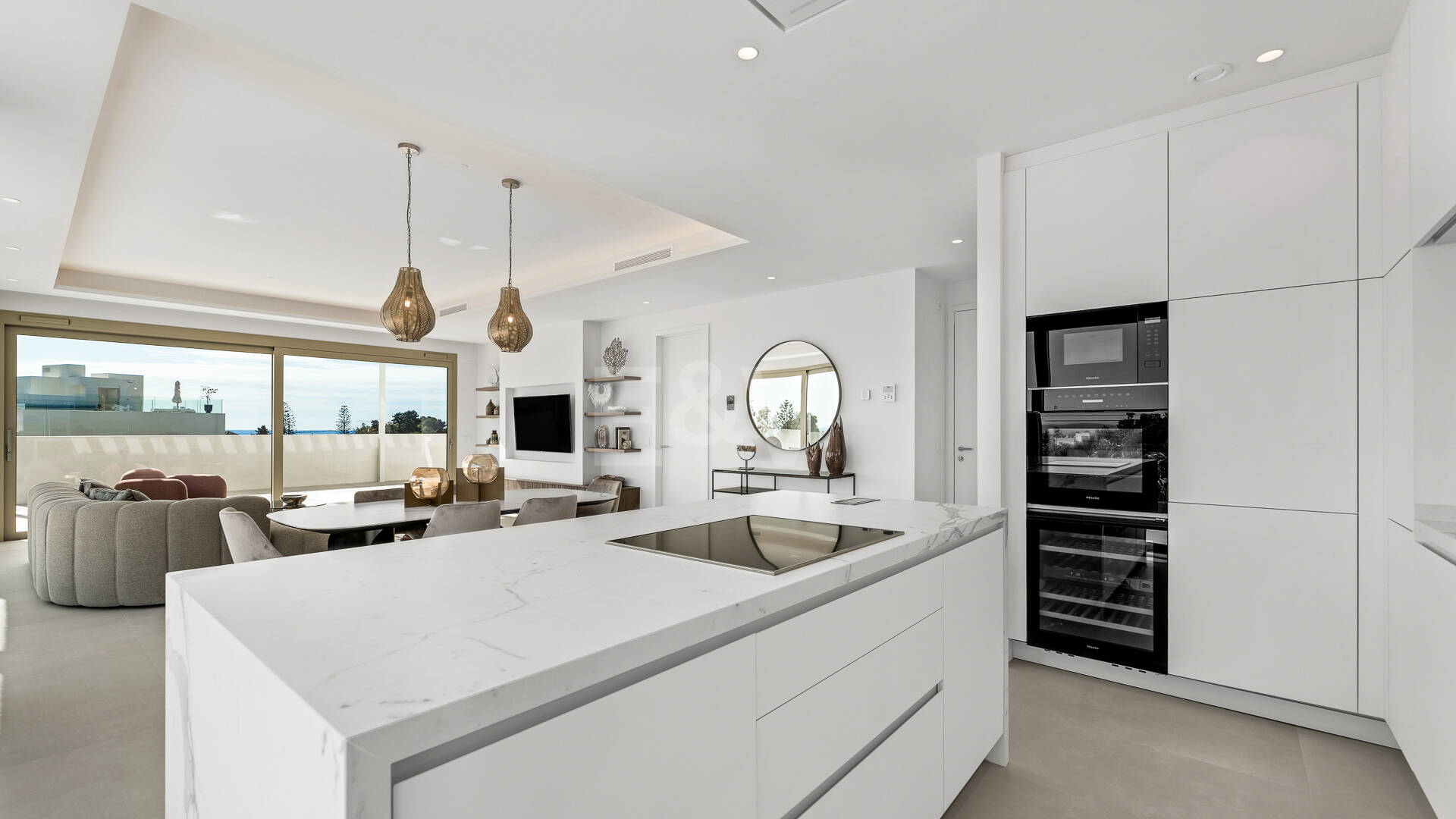 Duplex-Penthouse mit Rooftop-Plunge-Pool und Panoramablick auf das Meer