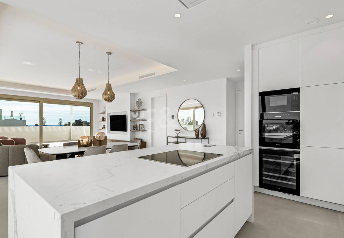 Duplex-Penthouse mit Rooftop-Plunge-Pool und Panoramablick auf das Meer