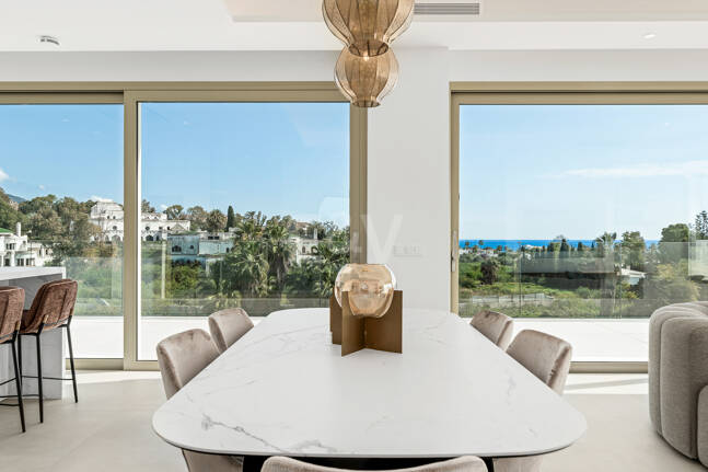 Duplex-Penthouse mit Rooftop-Plunge-Pool und Panoramablick auf das Meer