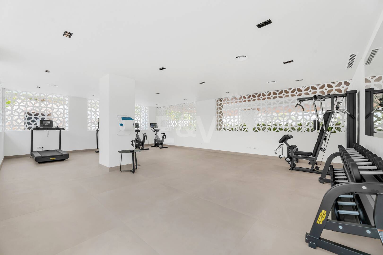 Duplex-Penthouse mit Rooftop-Plunge-Pool und Panoramablick auf das Meer