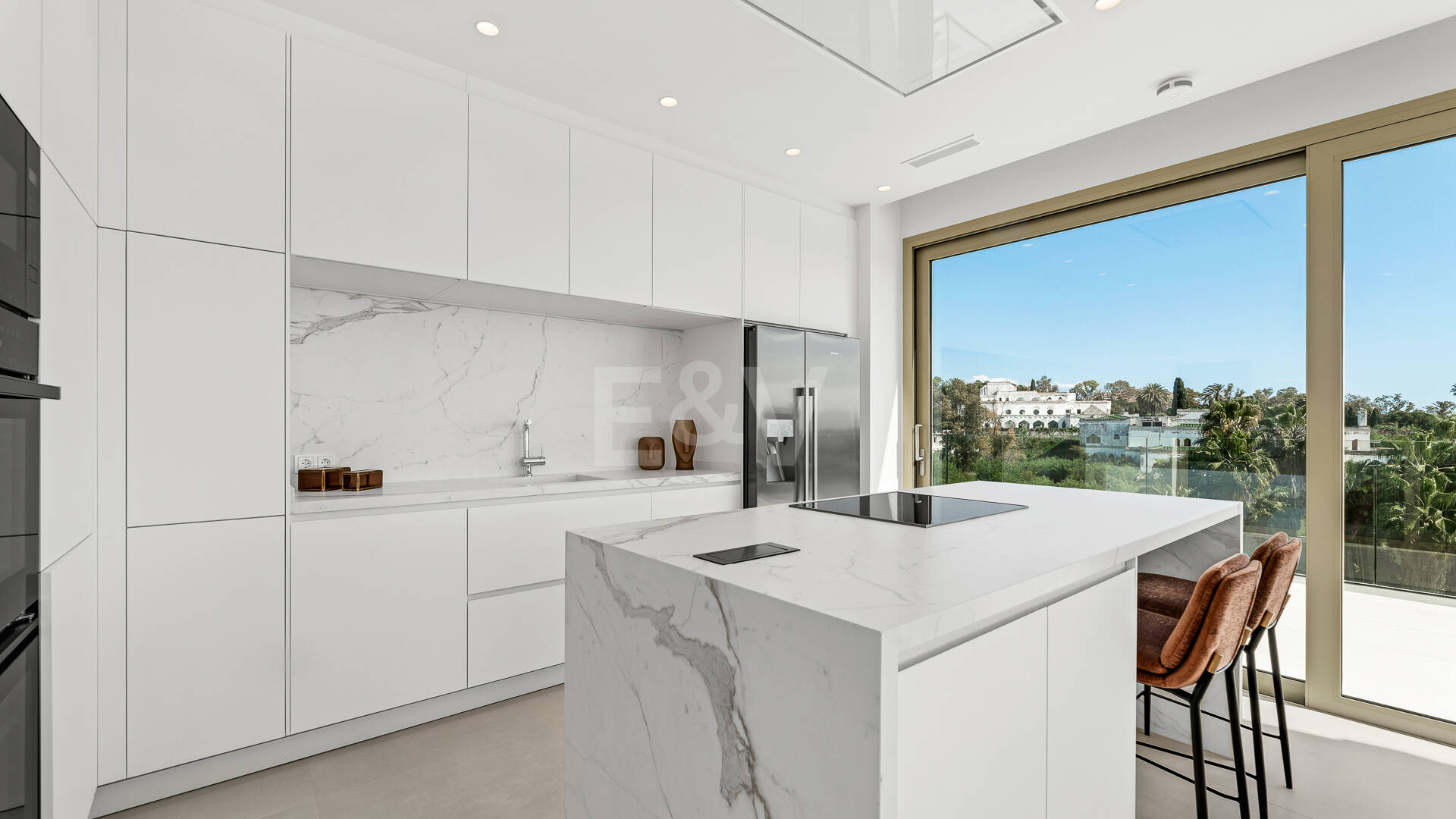 Duplex-Penthouse mit Rooftop-Plunge-Pool und Panoramablick auf das Meer