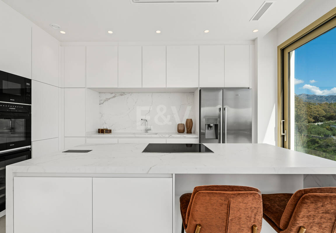 Duplex-Penthouse mit Rooftop-Plunge-Pool und Panoramablick auf das Meer