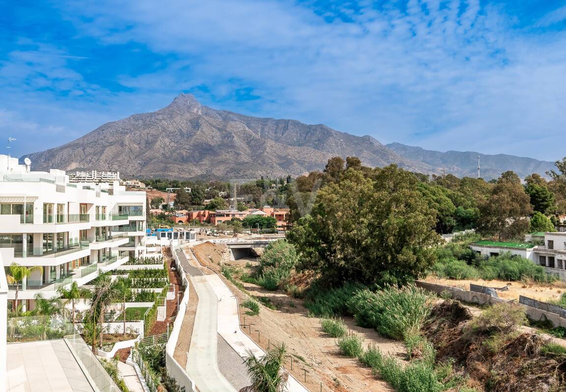 Duplex-Penthouse mit Rooftop-Plunge-Pool und Panoramablick auf das Meer