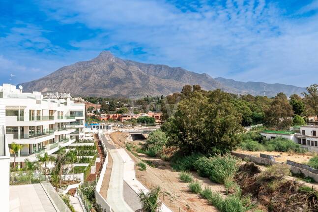 Duplex-Penthouse mit Rooftop-Plunge-Pool und Panoramablick auf das Meer