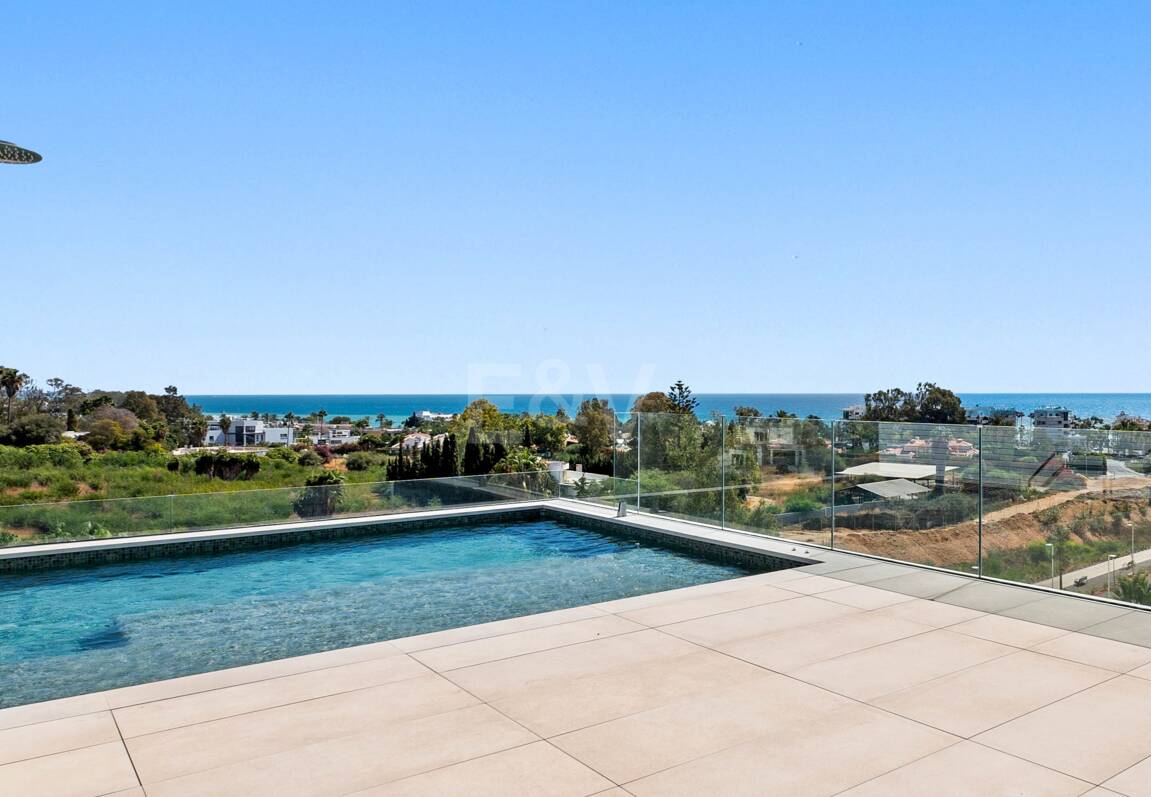 Duplex-Penthouse mit Rooftop-Plunge-Pool und Panoramablick auf das Meer