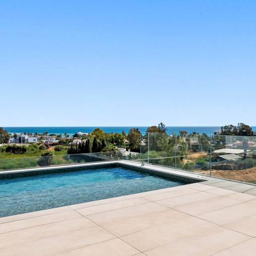 Duplex-Penthouse mit Rooftop-Plunge-Pool und Panoramablick auf das Meer