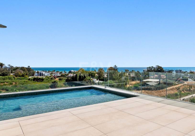 Duplex-Penthouse mit Rooftop-Plunge-Pool und Panoramablick auf das Meer