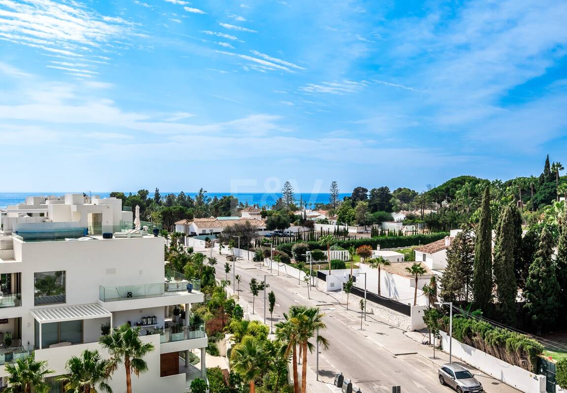 Duplex-Penthouse mit Rooftop-Plunge-Pool und Panoramablick auf das Meer