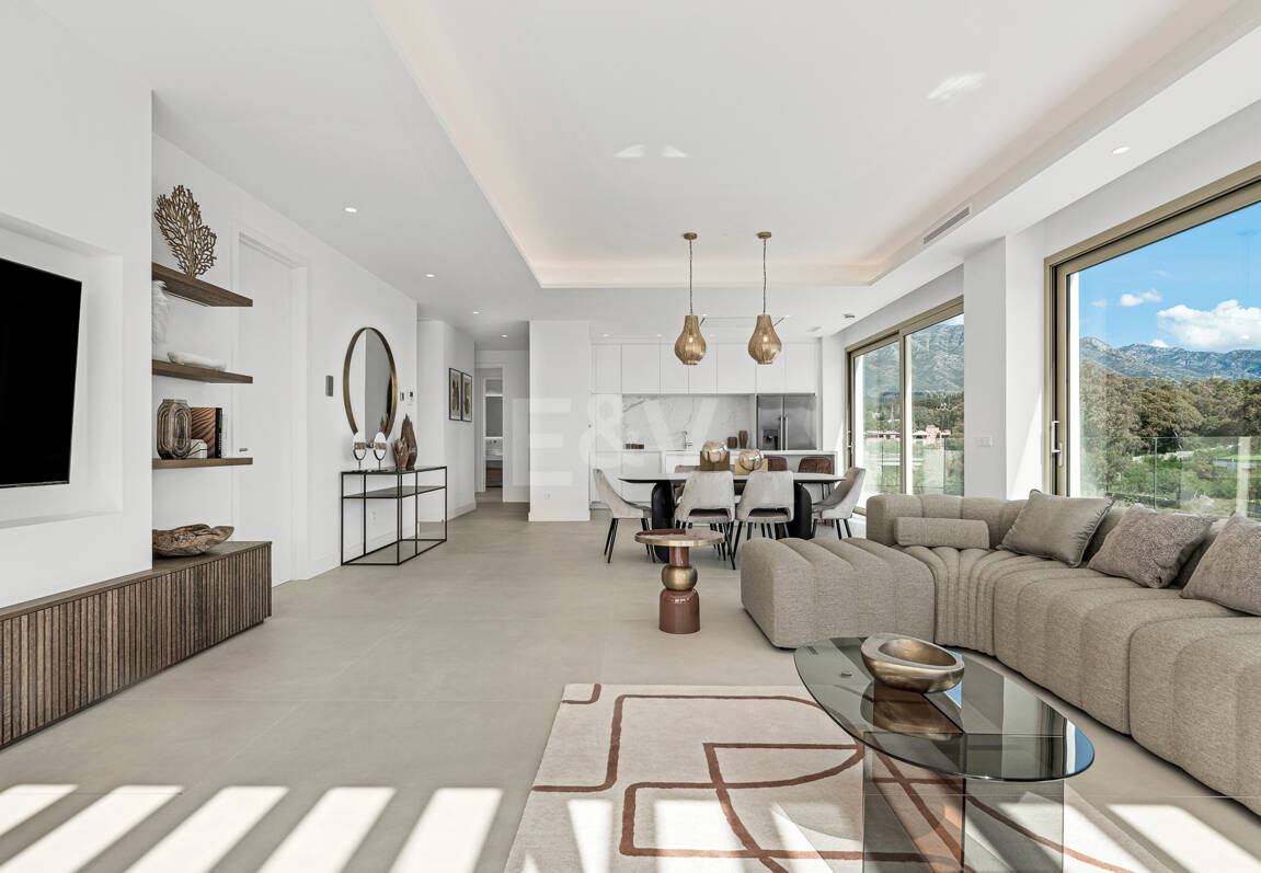 Duplex-Penthouse mit Rooftop-Plunge-Pool und Panoramablick auf das Meer