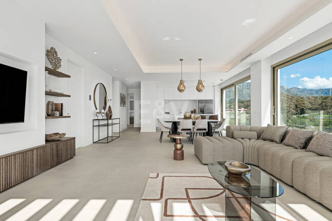 Duplex-Penthouse mit Rooftop-Plunge-Pool und Panoramablick auf das Meer