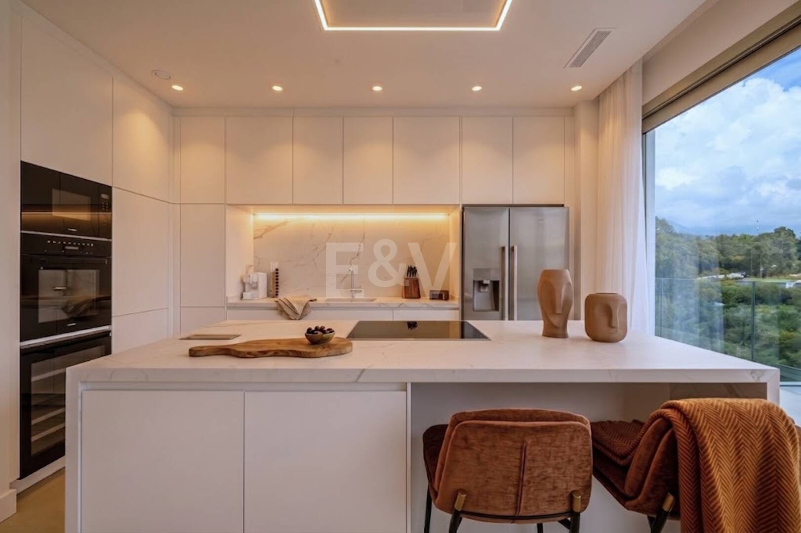 Duplex Penthouse w Benalus z Rooftop Plunge Pool i widoki na morze
