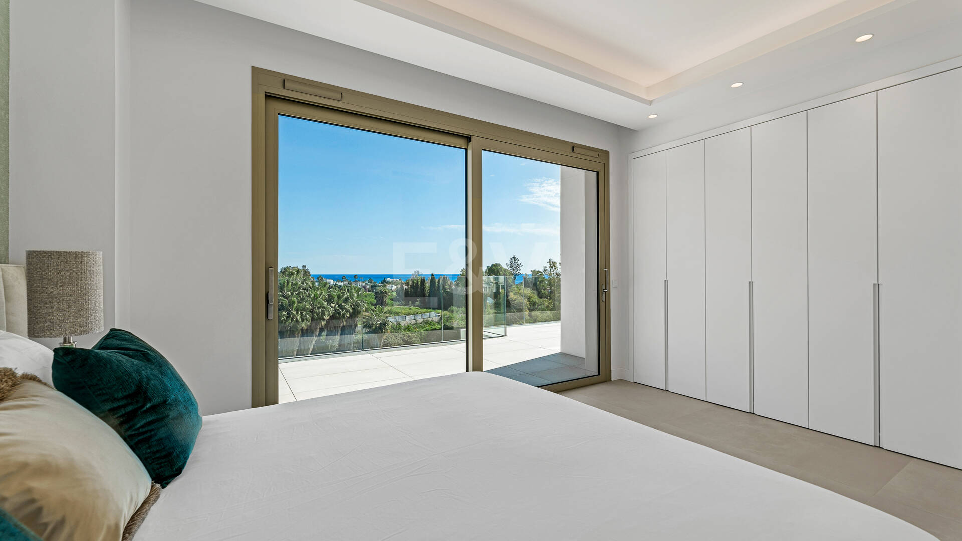 Duplex-Penthouse mit Rooftop-Plunge-Pool und Panoramablick auf das Meer