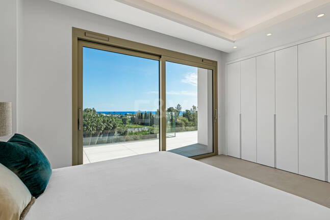 Duplex-Penthouse mit Rooftop-Plunge-Pool und Panoramablick auf das Meer