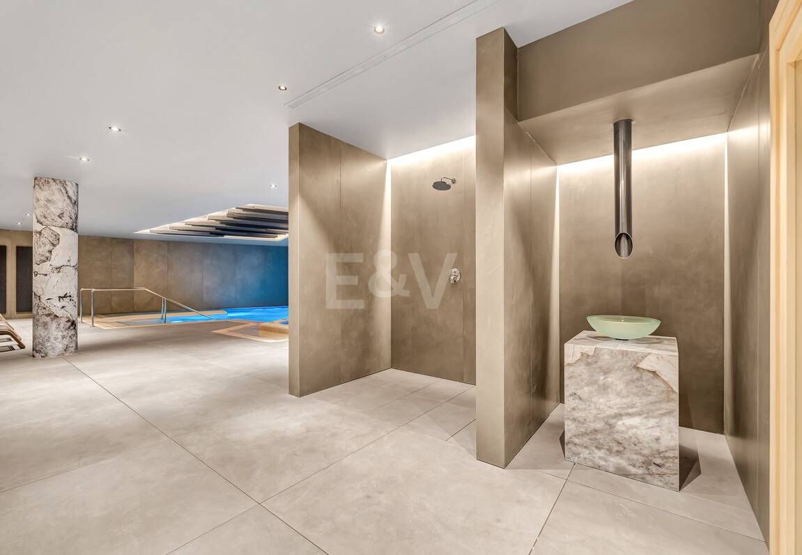 Duplex-Penthouse mit Rooftop-Plunge-Pool und Panoramablick auf das Meer