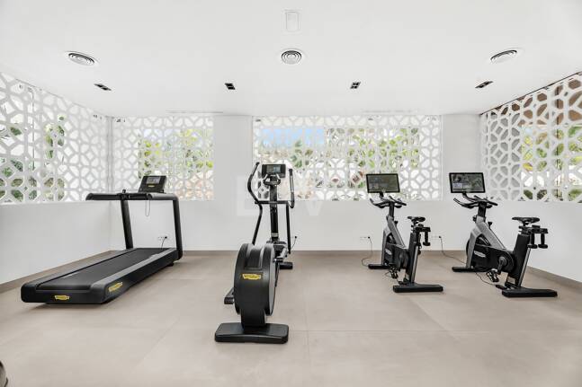 Duplex-Penthouse mit Rooftop-Plunge-Pool und Panoramablick auf das Meer