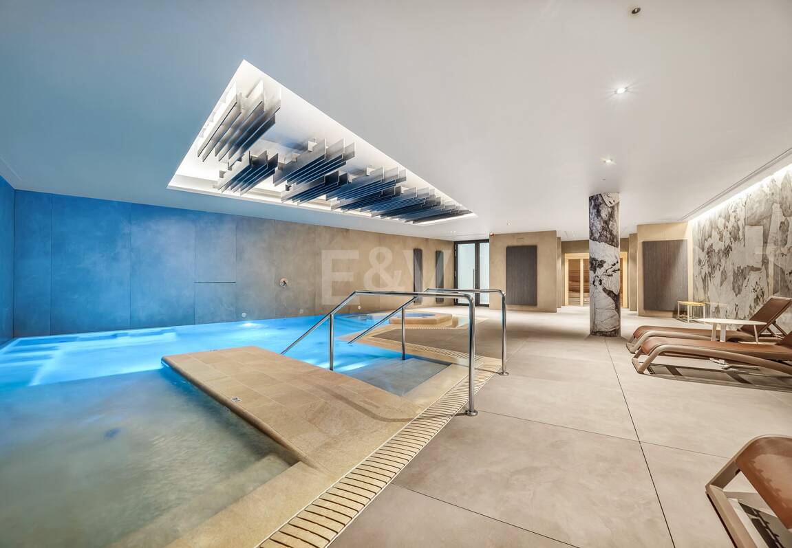 Duplex-Penthouse mit Rooftop-Plunge-Pool und Panoramablick auf das Meer