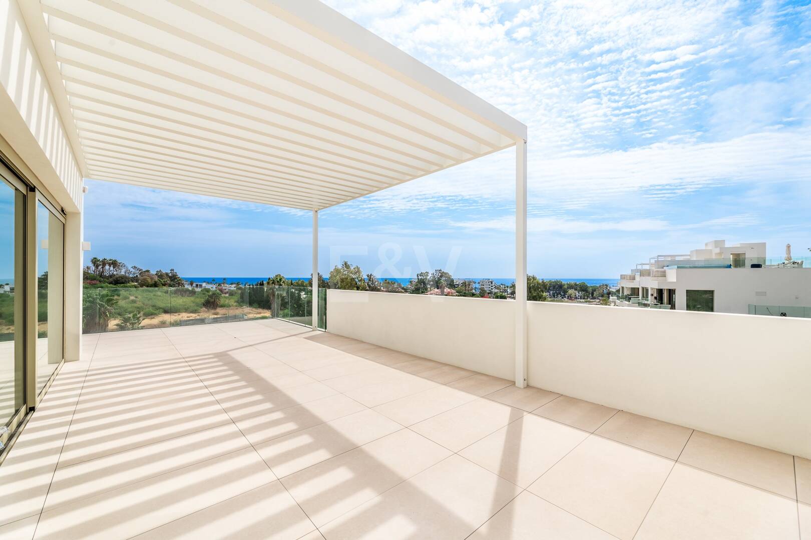 Duplex-Penthouse mit Rooftop-Plunge-Pool und Panoramablick auf das Meer