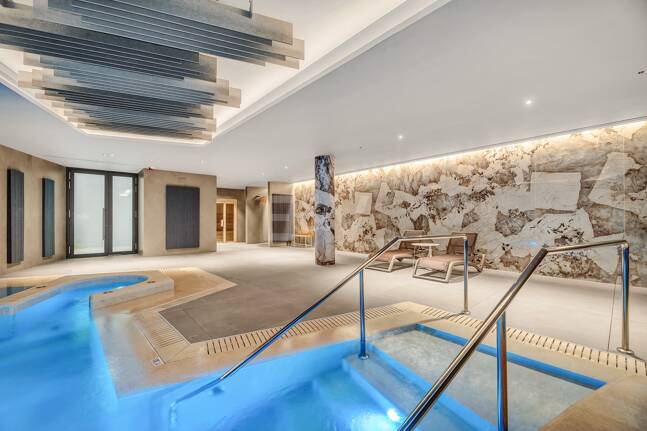 Duplex-Penthouse mit Rooftop-Plunge-Pool und Panoramablick auf das Meer