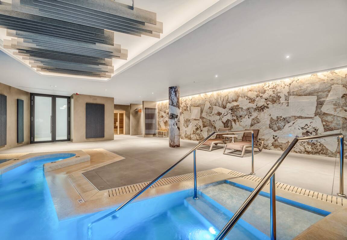 Duplex-Penthouse mit Rooftop-Plunge-Pool und Panoramablick auf das Meer