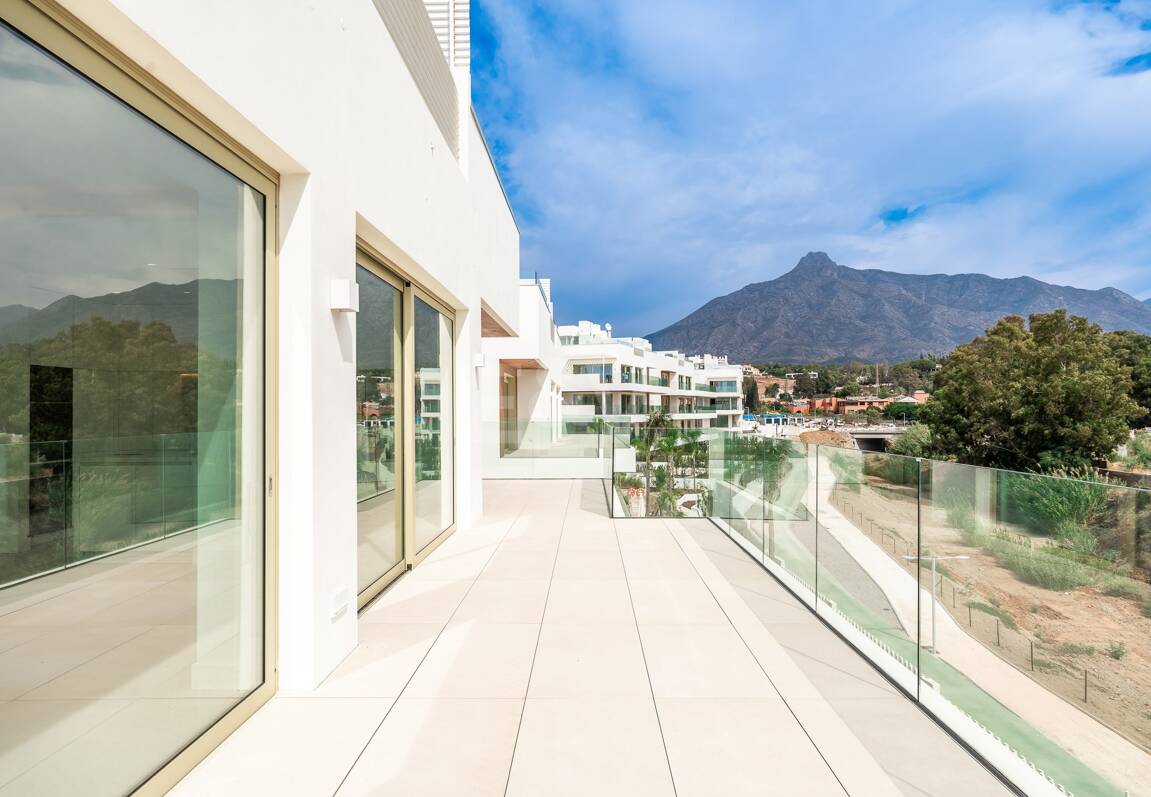 Duplex-Penthouse mit Rooftop-Plunge-Pool und Panoramablick auf das Meer