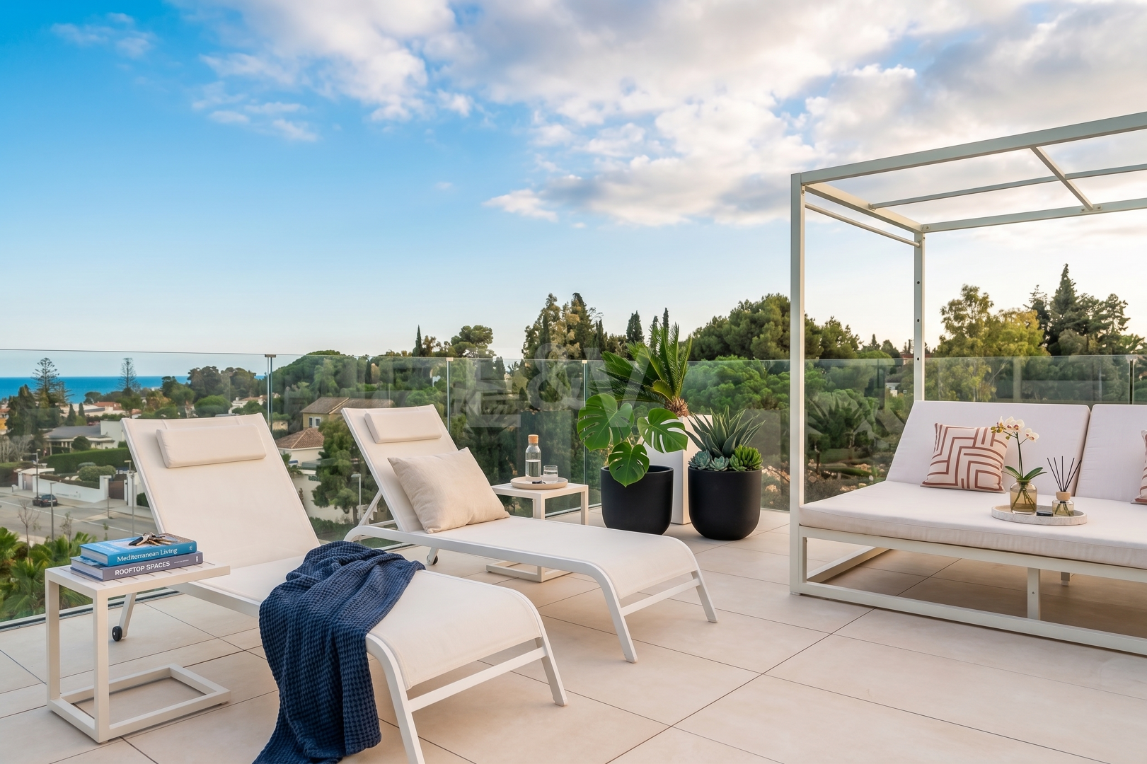Duplex Penthouse w Benalus z Rooftop Plunge Pool i widoki na morze
