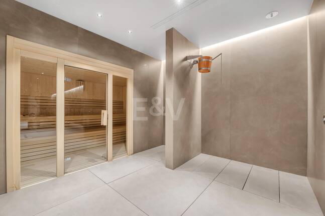 Duplex-Penthouse mit Rooftop-Plunge-Pool und Panoramablick auf das Meer